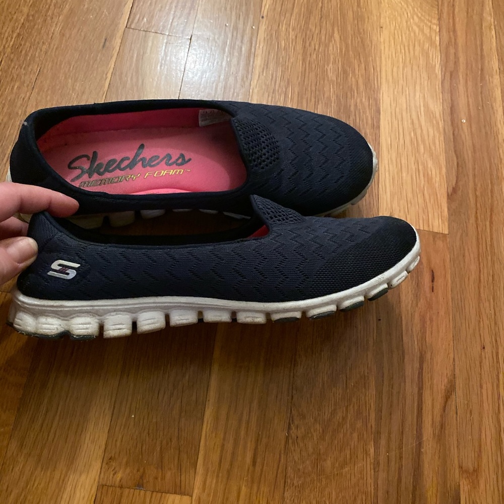 Skechers women memory foam navy blue loafers 7.5